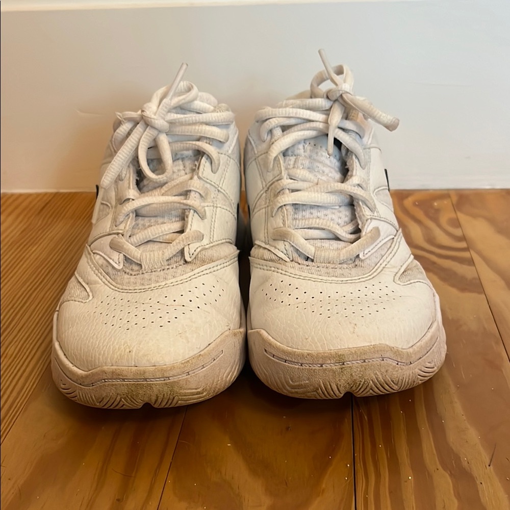 Nike Tennis Shoes